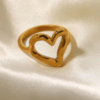Abstract Love Heart Statement Ring — dettaglio del tessuto