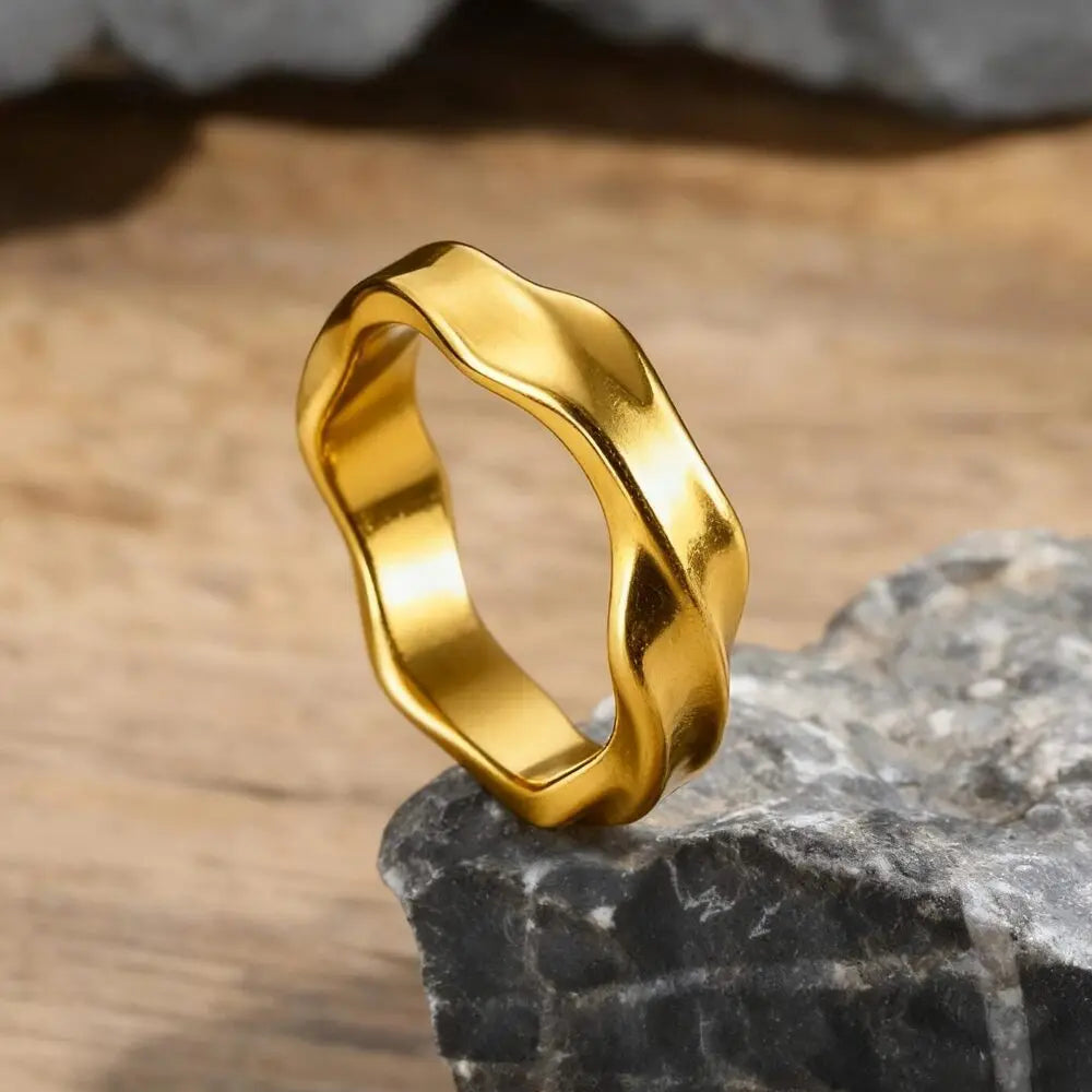 Abstract Y2K Twisted Ring — vista frontale