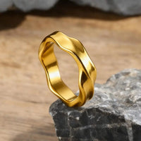Abstract Y2K Twisted Ring — vista frontale