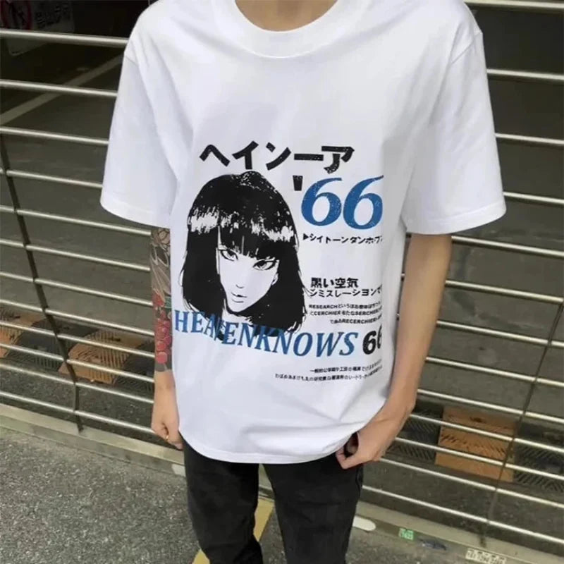 Anime Y2K "They Know" Vintage Graphic T Shirt — dettaglio della stampa