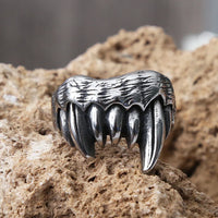 Bear Teeth Ring — vista posteriore