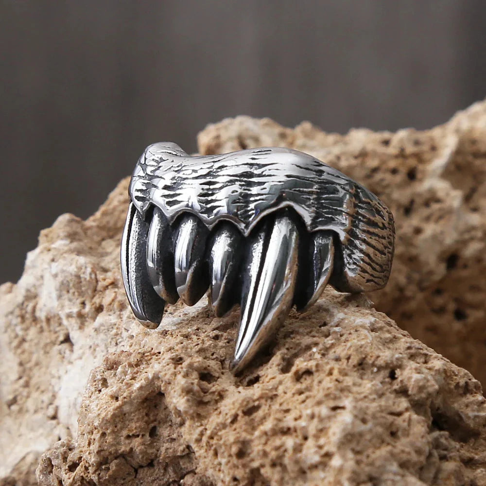 Bear Teeth Ring — dettaglio