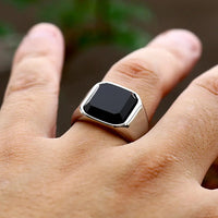 Black Agate Stone Ring — in alternativa