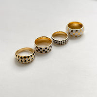 Black And White Checkerboard Ring — dettaglio del tessuto