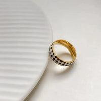 Black And White Checkerboard Ring — dettaglio