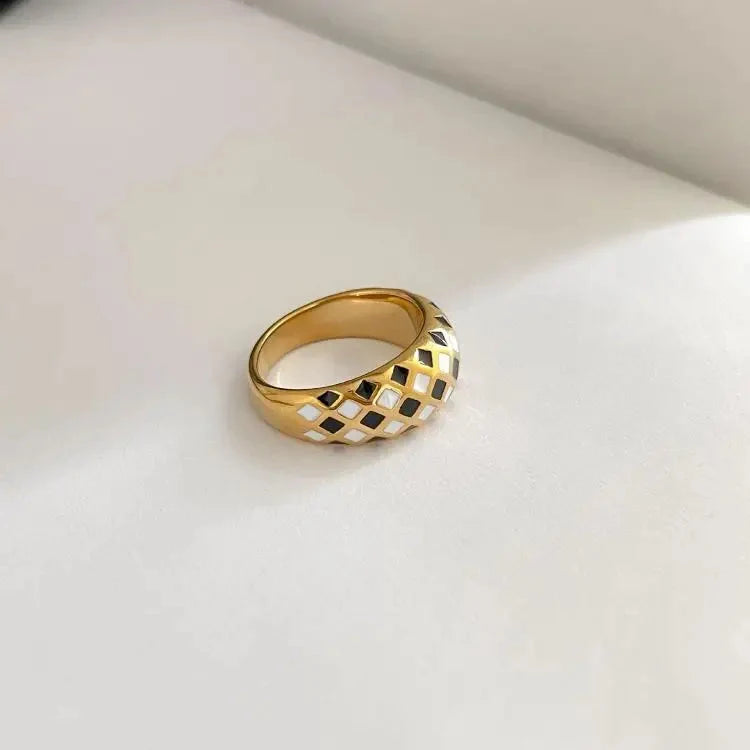 Black And White Checkerboard Ring — dettaglio della stampa