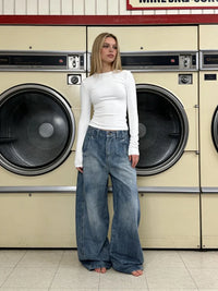 Blue Baggy Y2K Wide Leg Barrel Denim Jeans — vista laterale
