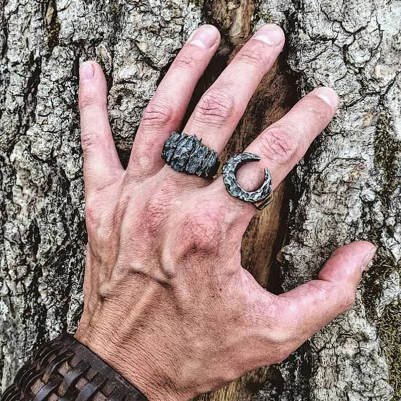 Calvarium Moon Ring — vista posteriore