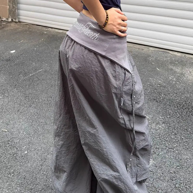 Cargo Wide Leg Y2K Parachute Trousers — dettaglio della stampa