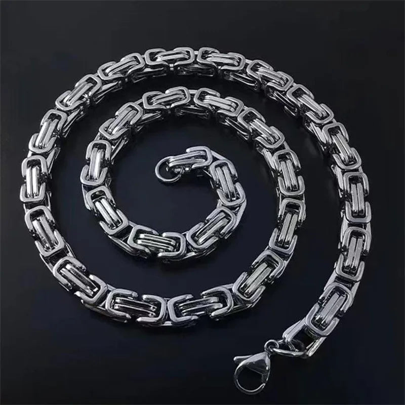 Chain Link Silver Necklace — vista laterale