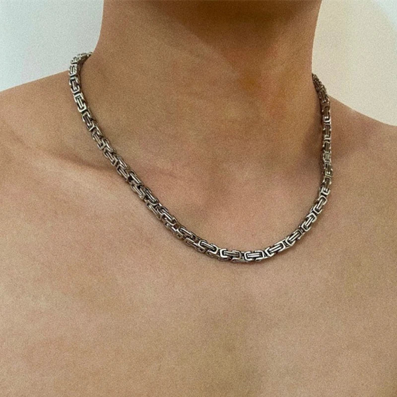 Chain Link Silver Necklace — vista posteriore