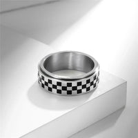 Checkered Spinning Band Ring — dettaglio della stampa