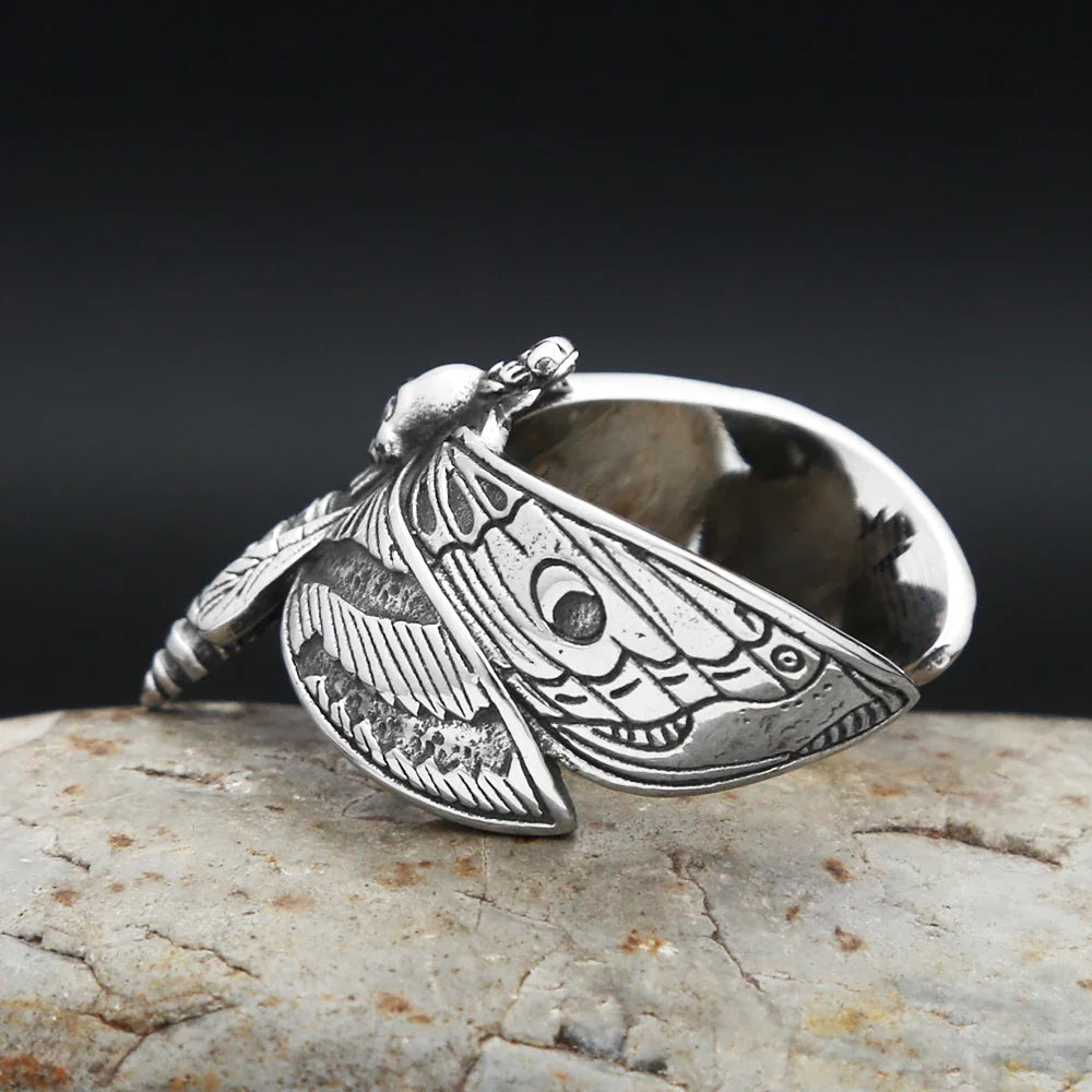 Chunky Y2K Gothic Butterfly Ring — in alternativa