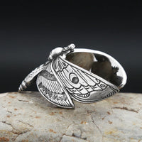 Chunky Y2K Gothic Butterfly Ring — in alternativa