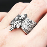 Chunky Y2K Gothic Butterfly Ring — dettaglio del tessuto
