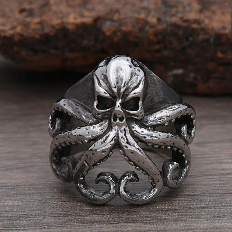 Chunky Y2K Pirate Skull Octopus Ring — dettaglio