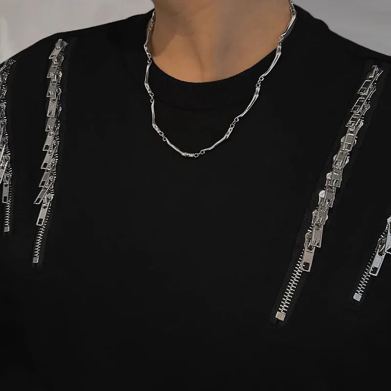 Connected Bones Metal Necklace — dettaglio della stampa