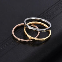 Dainty Thin Rhombus Ring — in alternativa
