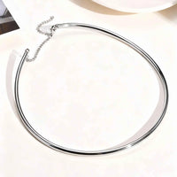 Dainty Y2K Solid Choker Necklace — vista laterale