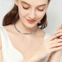 Dainty Y2K Solid Choker Necklace — dettaglio del tessuto