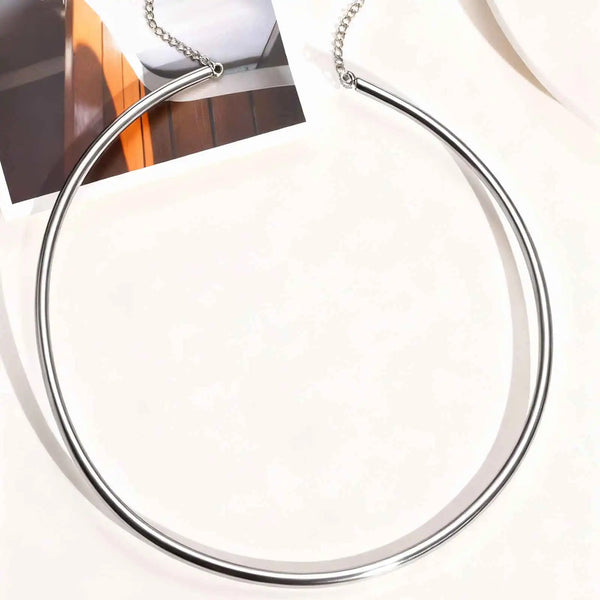 Dainty Y2K Solid Choker Necklace — vista frontale