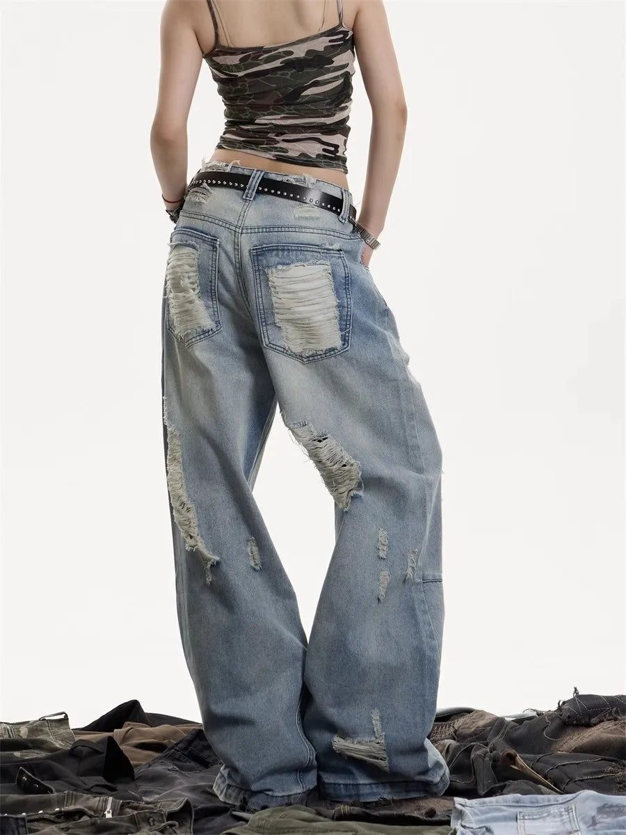Distressed Y2K High Waist Flared Jeans — dettaglio della stampa