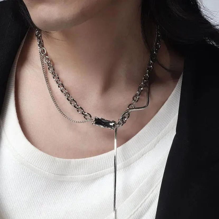 Double Layered Y2K Square Tassel Necklace — vista frontale