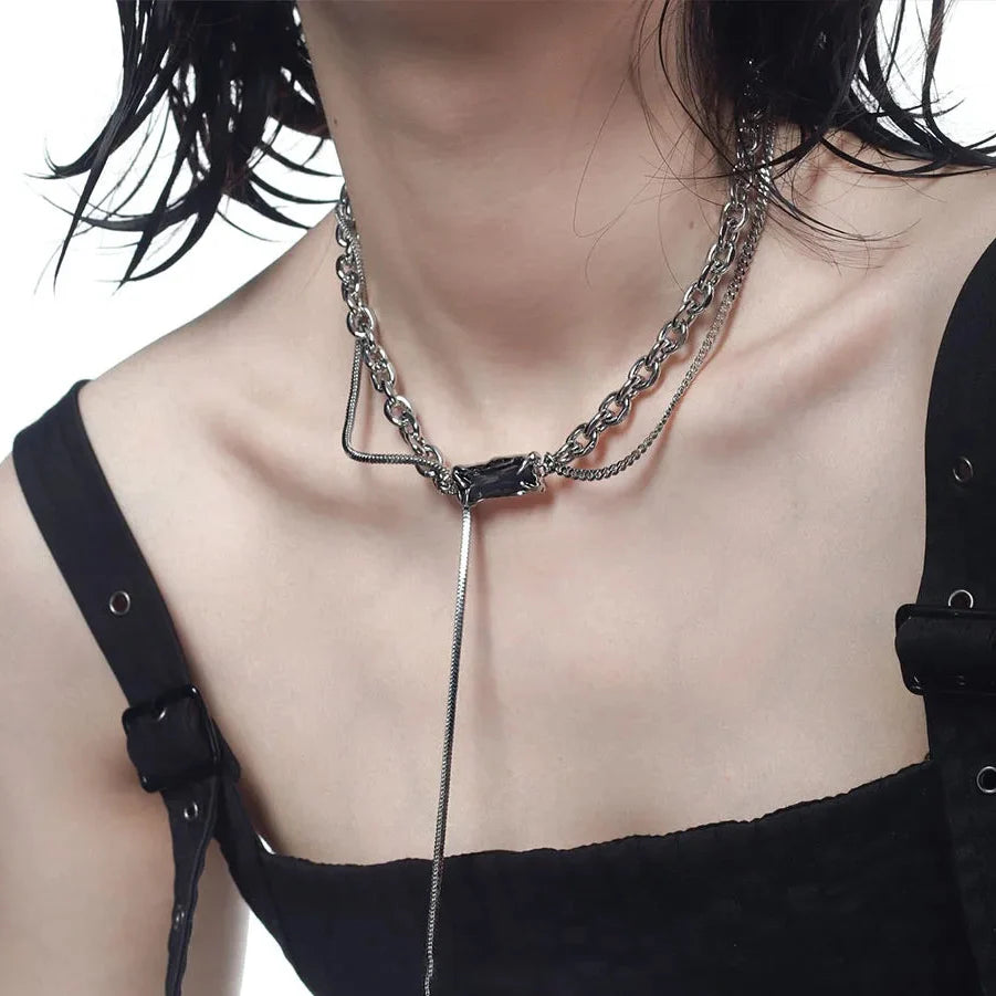Double Layered Y2K Square Tassel Necklace — dettaglio