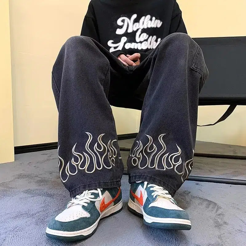 Embroidered Flame Logo Baggy Y2K Jeans — vista posteriore