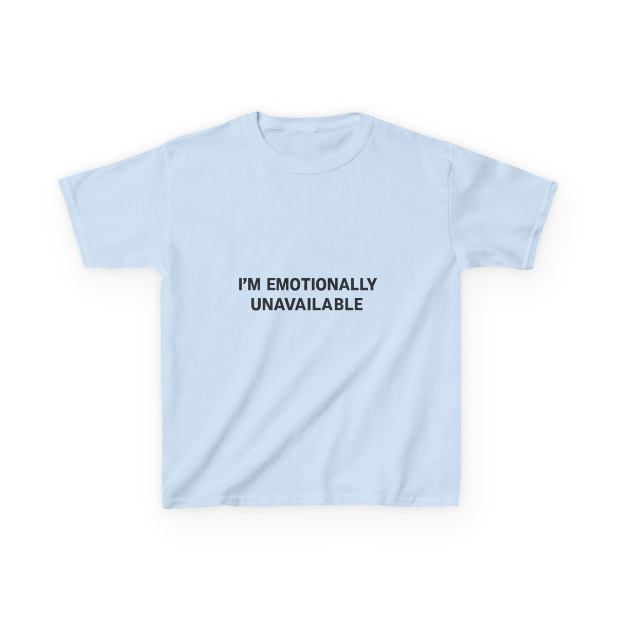 Emotionally Unavailable Graphic Baby Tee — dettaglio della stampa