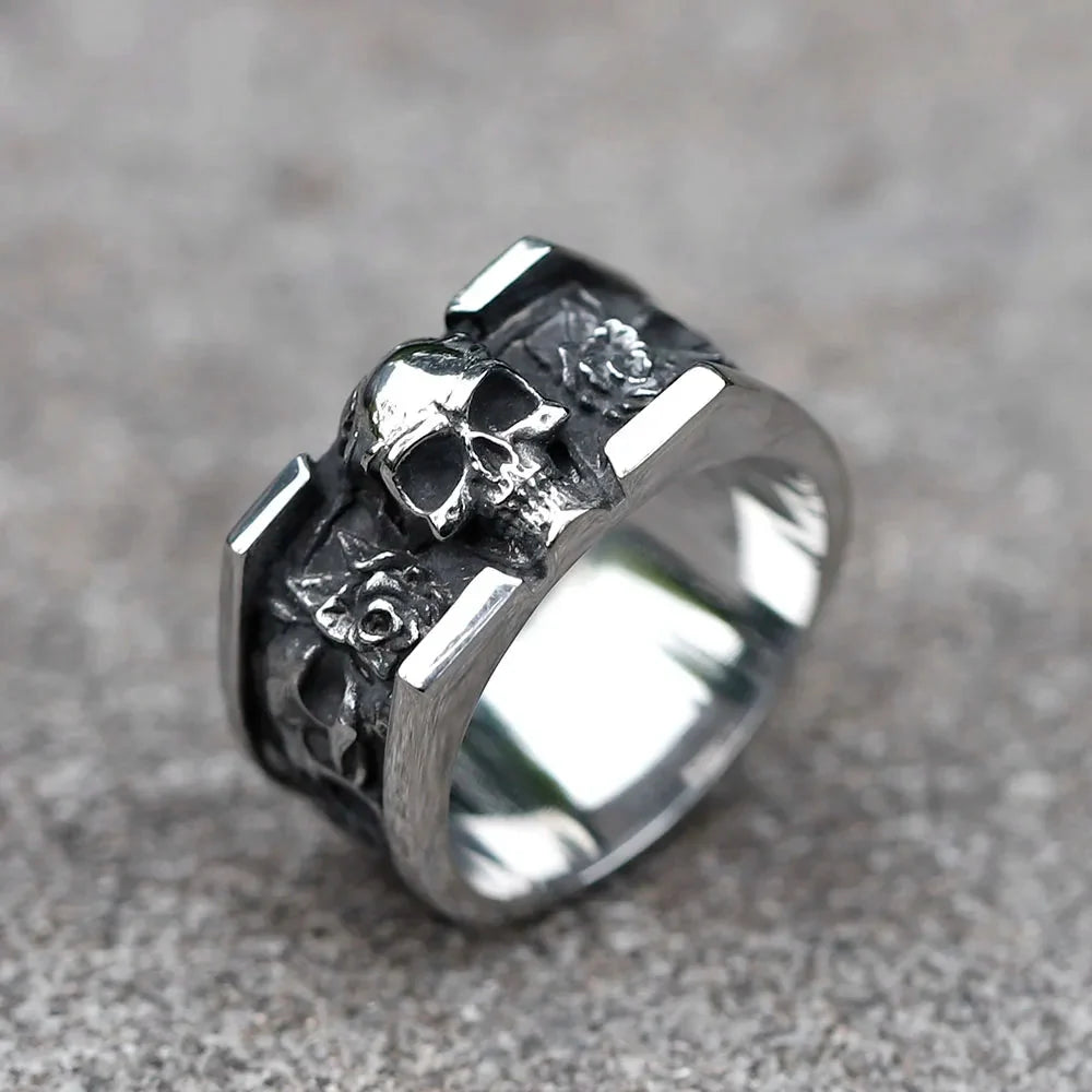 Encased Skull Ring — vista posteriore