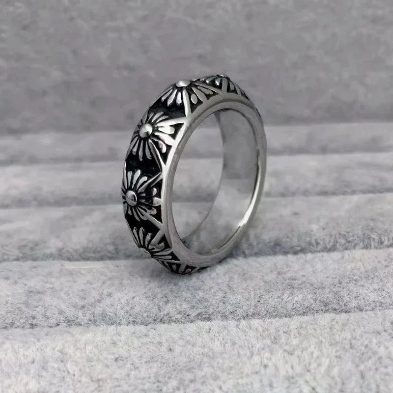 Flower Repeat Ring — dettaglio