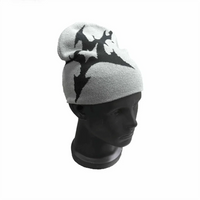 Gothic Y2K Shuriken Graphic Beanie — vista posteriore