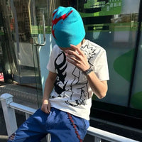 Gothic Y2K Shuriken Graphic Beanie — dettaglio del tessuto