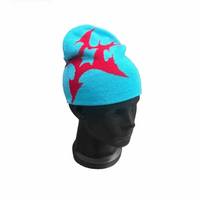 Gothic Y2K Shuriken Graphic Beanie — dettaglio della stampa