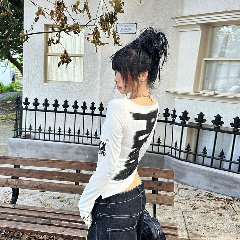 Grunge Y2K Graphic Long Sleeve Button Top — dettaglio