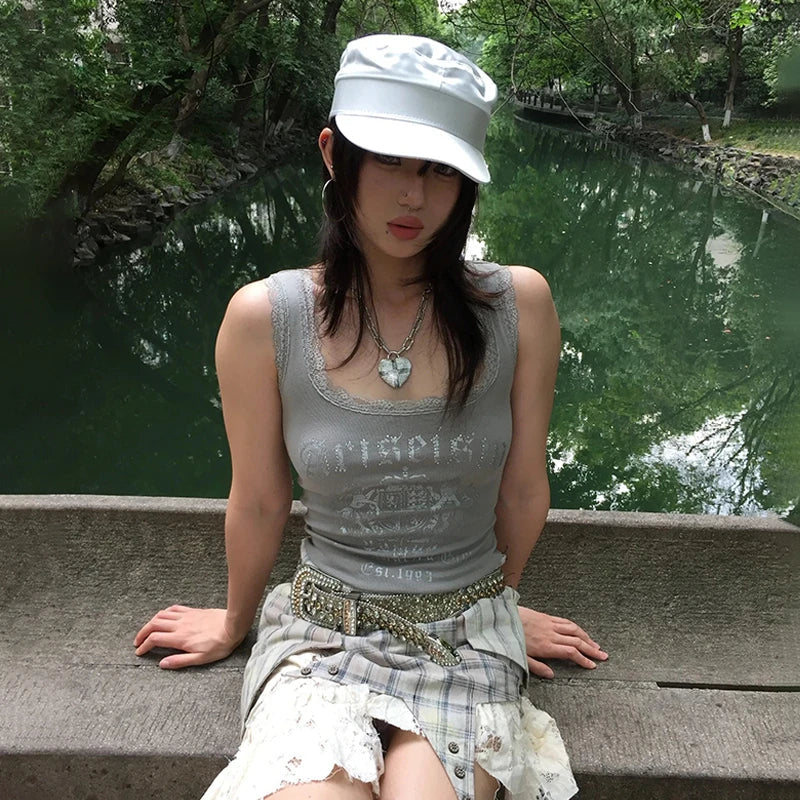 Grunge Y2K Regal Lace Tank Top — vista frontale
