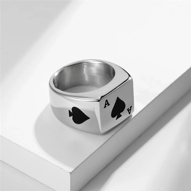 Hearts And Spades Signet Ring — dettaglio del tessuto