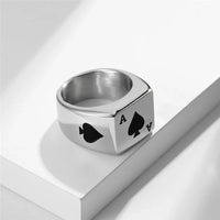 Hearts And Spades Signet Ring — dettaglio del tessuto