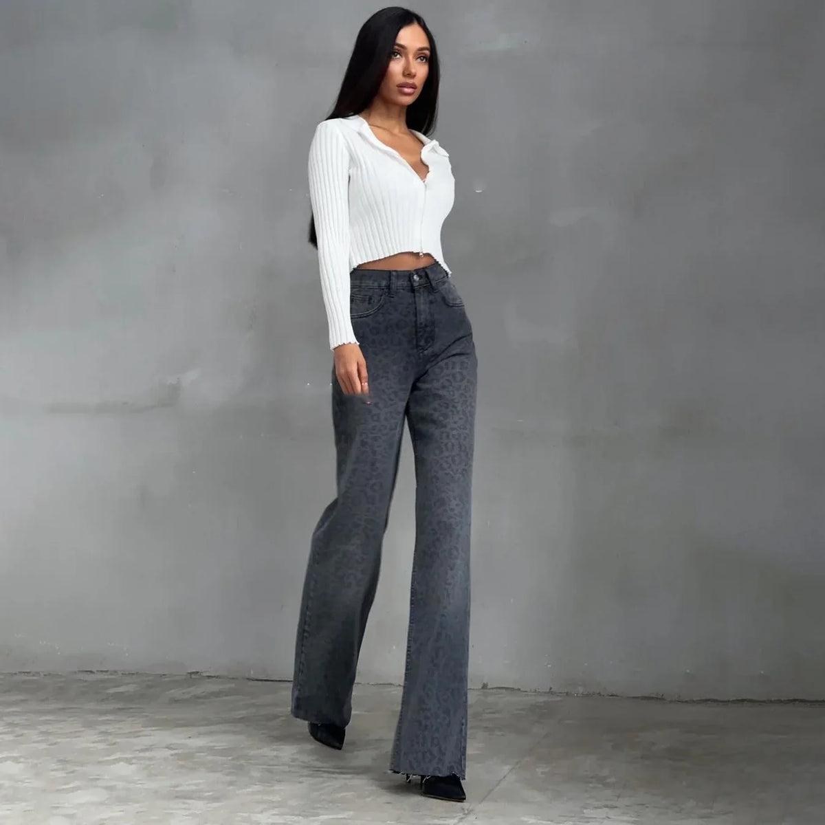 High Waist Y2K Snow Leopard Print Flares — dettaglio della stampa