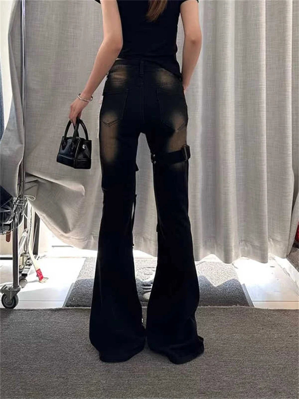 High Waist Y2K Washed Cargo Flared Jeans — dettaglio della stampa