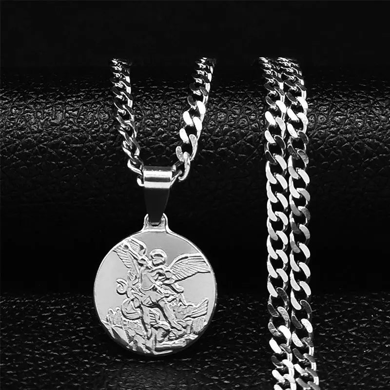 Holy Pendant Y2K Necklace — vista frontale