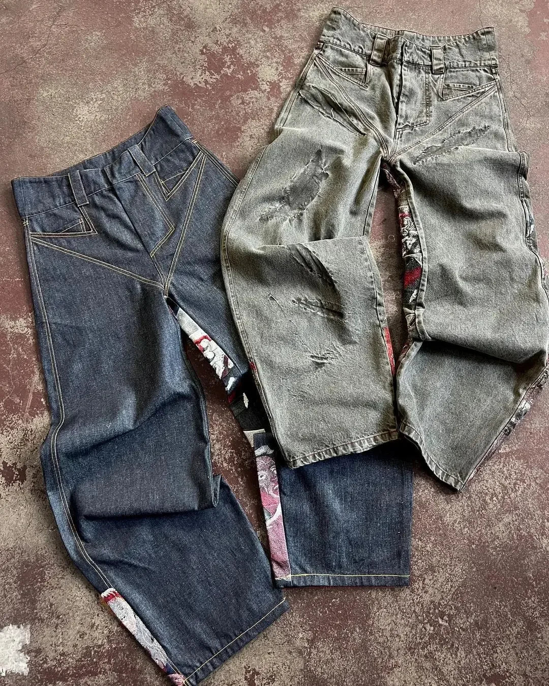 Japanese Embroidered Y2K Jeans — dettaglio della stampa