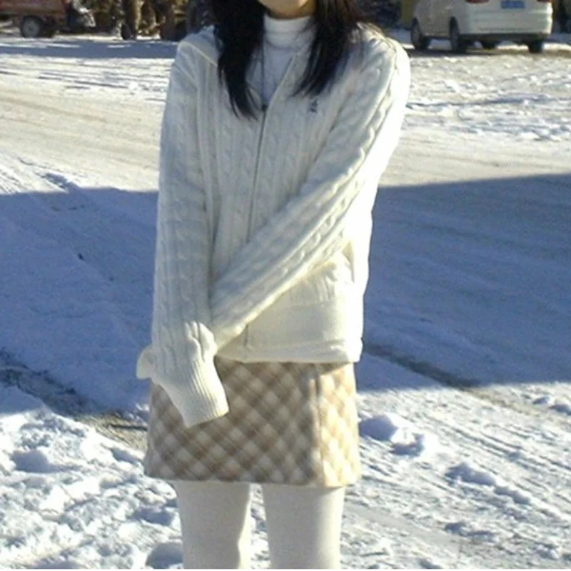 Japanese Y2K Cable Knit White Hooded Cardigan — dettaglio
