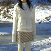Japanese Y2K Cable Knit White Hooded Cardigan — dettaglio della stampa