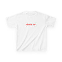 Kinda Hot Brat Baby Tee — dettaglio