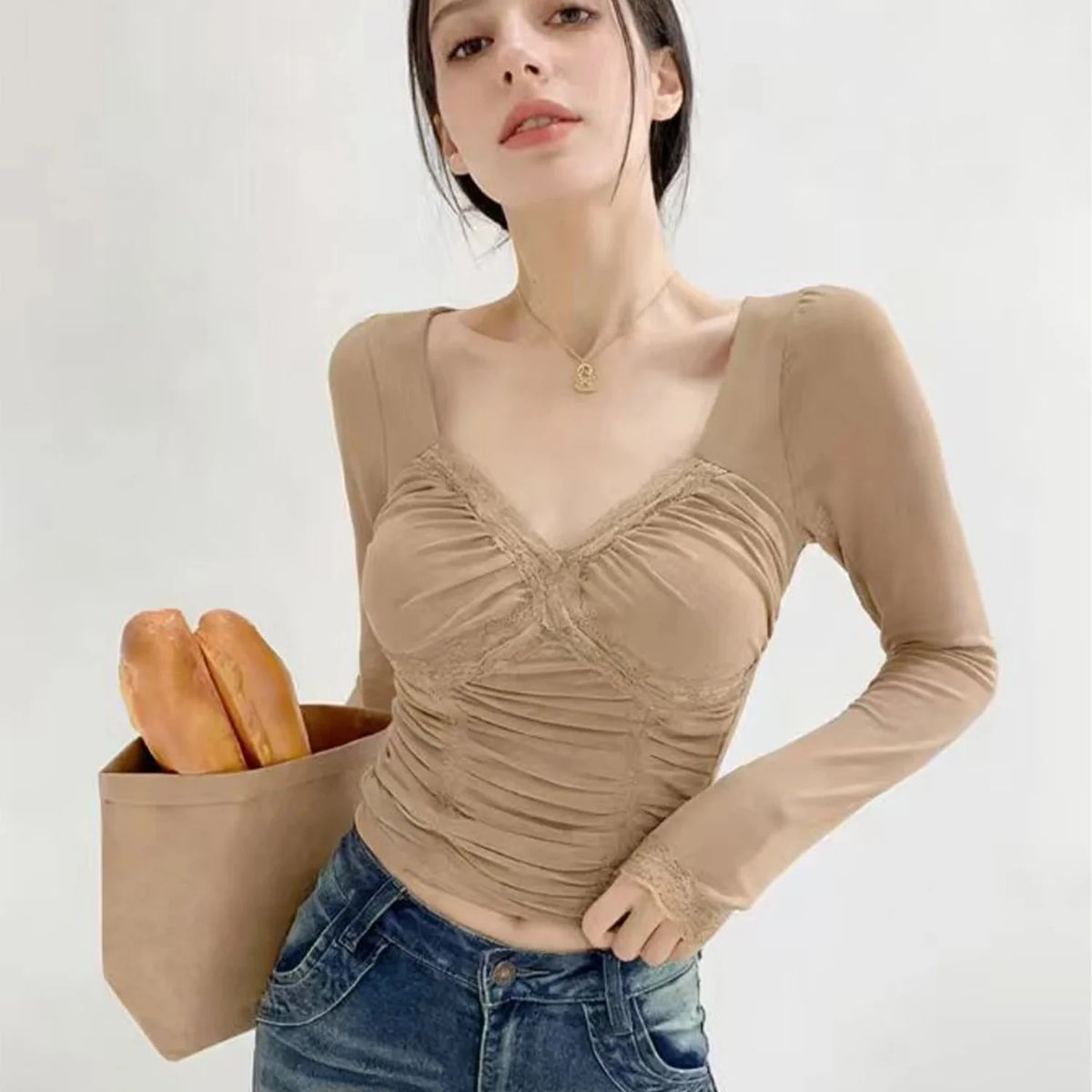 Lace Y2K Cropped Long Sleeve Low Cut Top — in alternativa