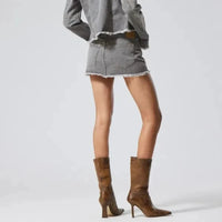 Low Waist Y2K Grey Raw Edge Retro Denim Mini Skirt — dettaglio della stampa
