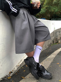 Mens Pleated Y2K Bermuda Shorts — vista posteriore