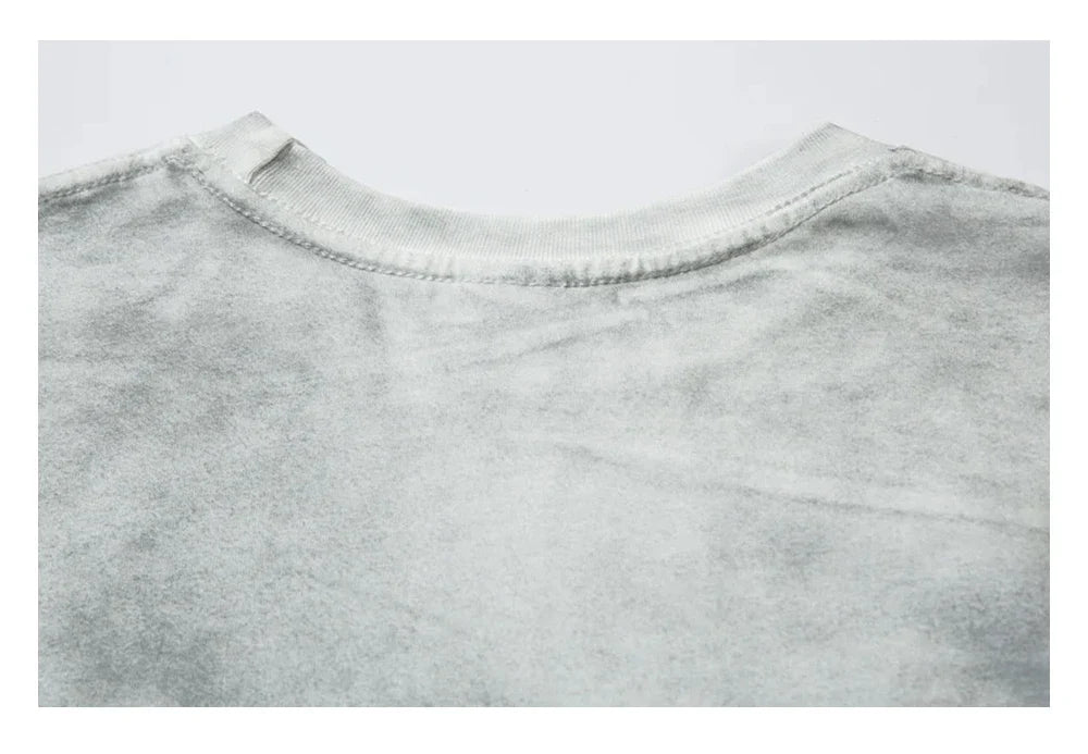Mock Layered Y2K Racing Graphic Long Sleeve Top — dettaglio della stampa